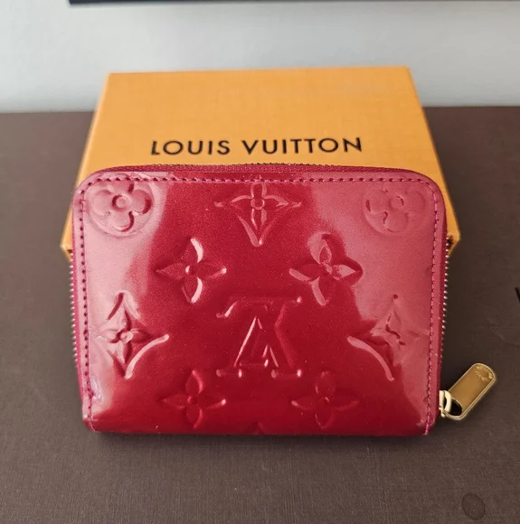 💯AUTHENTIC LOUIS VUITTON SMALL WALLET IN RED VERNIS - Picture 2 of 6
